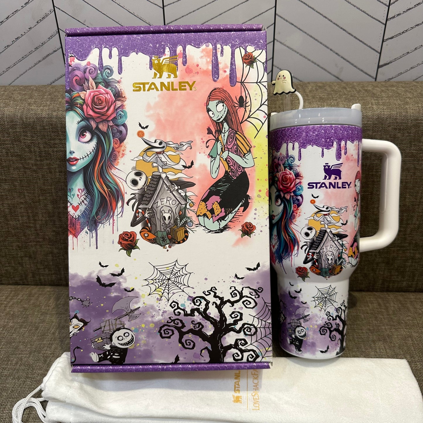 🔥40oz Sally x Jack Skellington Tumbler Noctilucent 🚚Free Shipping